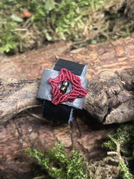 Ring "3 Ecken" in Anthrazit/Weinrot